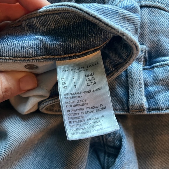 American Eagle High-waisted light wash jeans size 2 Short - Picture 4 of 4